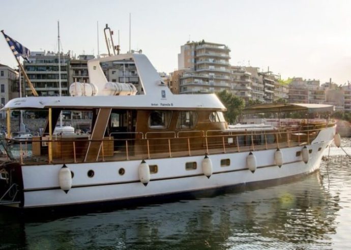 AMANDA | 1956 23.77m (78′) Classic Wood Cruising Motor Yacht from British shipyard Graham Bunn Norfolk