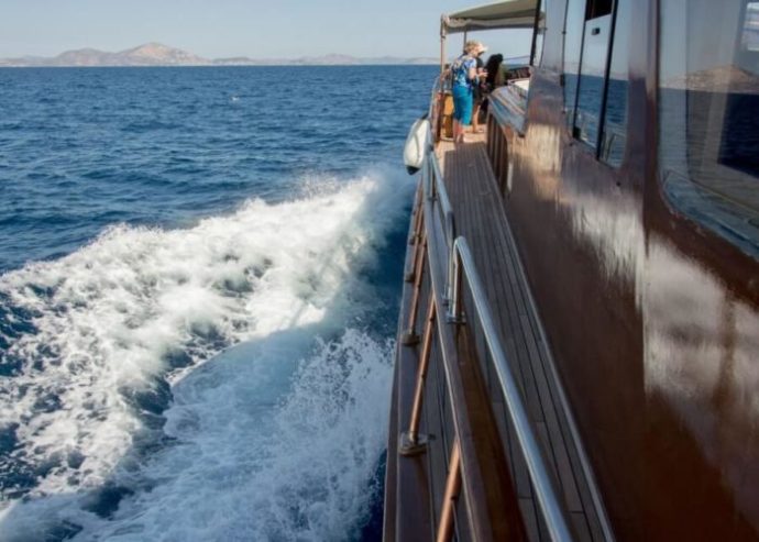 AMANDA | 1956 23.77m (78′) Classic Wood Cruising Motor Yacht from British shipyard Graham Bunn Norfolk