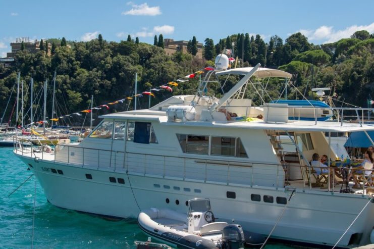 BAYVIEW | 1972 22m (72′ 2″) Classic Trawler Wood Motor Yacht from Italian shipyard CANTIERI DI CHIAVARI