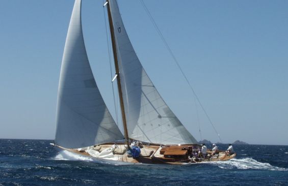 Blue Peter | 1930 20m (65’7″) Classic Cruiser Racer Sailing Yacht from British boat builder W. King & Sons