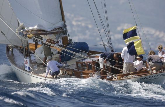 Blue Peter | 1930 20m (65’7″) Classic Cruiser Racer Sailing Yacht from British boat builder W. King & Sons