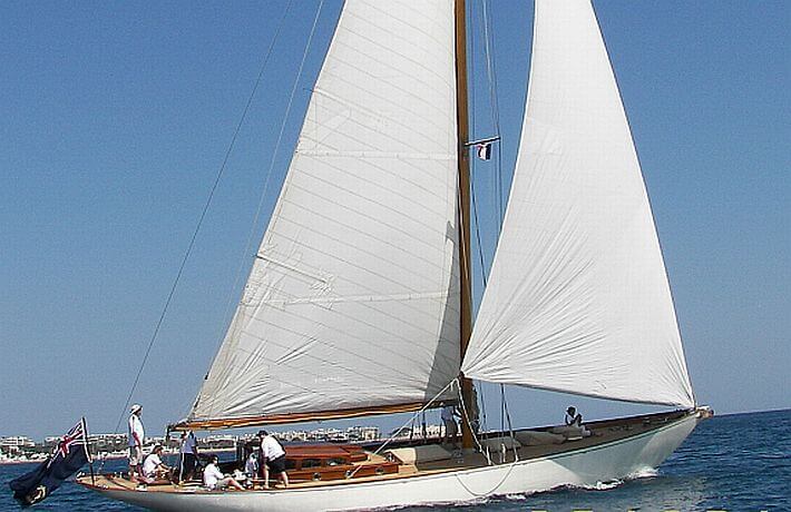 Blue Peter | 1930 20m (65’7″) Classic Cruiser Racer Sailing Yacht from British boat builder W. King & Sons