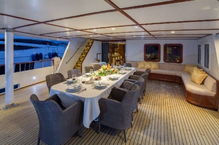 Donna Del Mare | 2007 34.6m (113’5″ ) Modern Steel Motor Yacht from Turkish shipyard Aegean Yacht