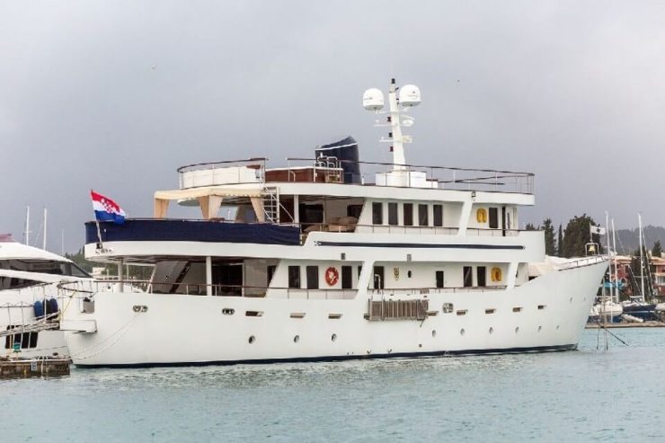 Donna Del Mare | 2007 34.6m (113’5″ ) Modern Steel Motor Yacht from Turkish shipyard Aegean Yacht