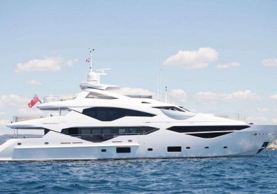 E-Motion-2016-40.05-m-131322-Motor-Yacht-for-charter-YachtDealz25