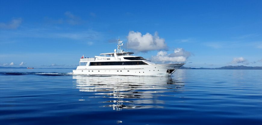 EMERALD LADY | 1983 35m (114’8″) Luxury Flybridge Aluminium Motor Yacht from Australian shipyard Lloyds Ships