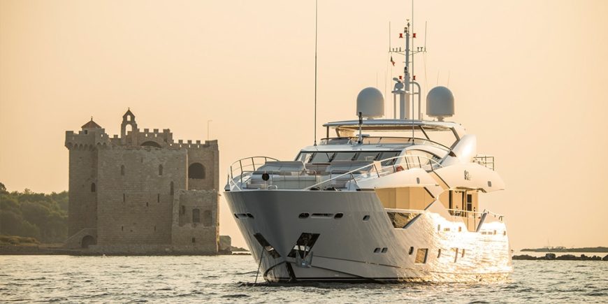 FLEUR | 2016 35.2 m (115’4″) Luxury Performance Motor Yacht from British shipyard Sunseeker