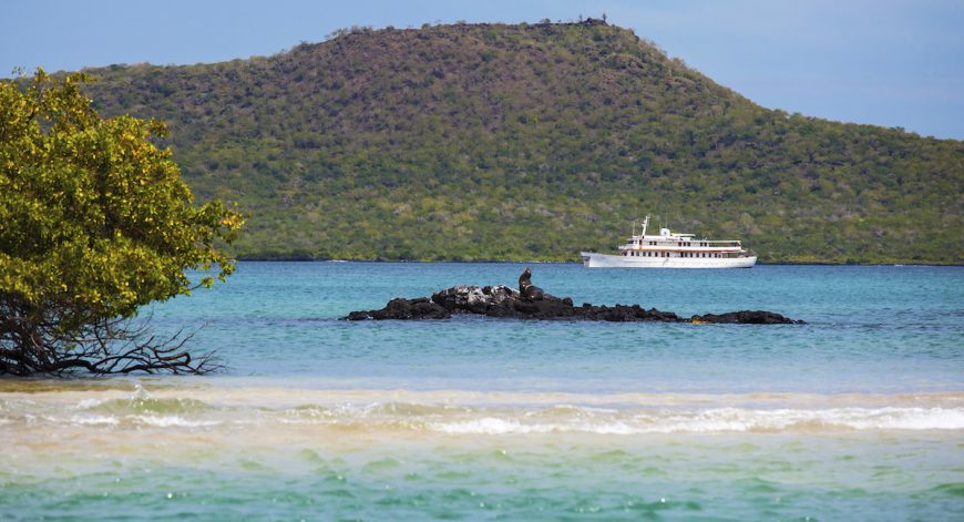 GRACE | 1928 44.81m (147′) Classic Luxury Steel Motor Yacht from British shipyard Camper & Nicholsons