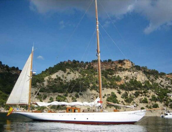 Gladoris II | 1928 24.5m (80’5″) Classic Cruising Sail Yacht from British boat builders Luke Brothers