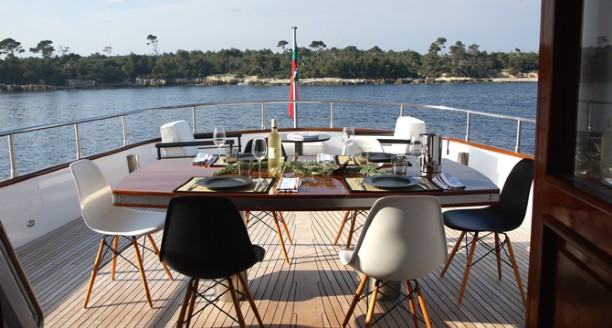 HAPPY HOUR | 1969 103’4″ (31.5m) Classic Tri-Deck Steel Motor Yacht from Italian shipyard Benetti