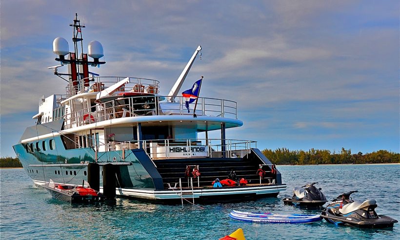 Highlander | 1986 49.38m (162′) Classic Luxury Steel Motor Yacht from renowned Dutch shipyard Feadship