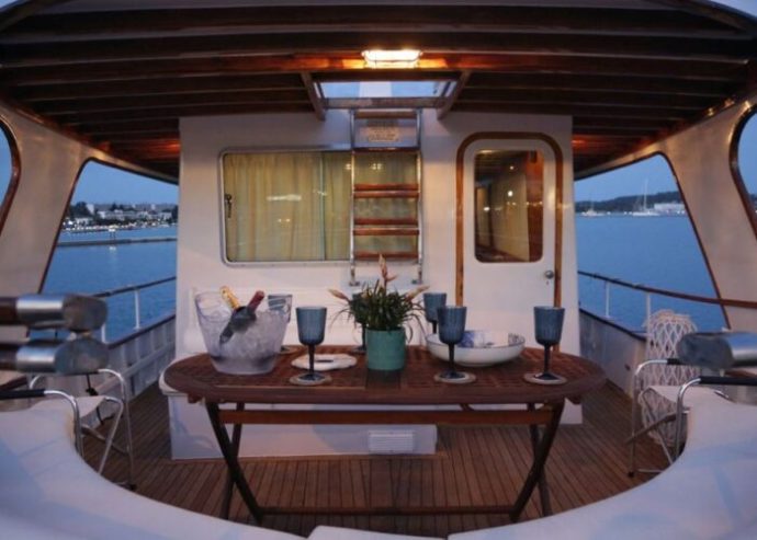 KALLISTA | 1975 17.25m (56’7″) Classic Trawler Conversion To Luxury Motor Yacht from Portuguese shipyard NAVALIA