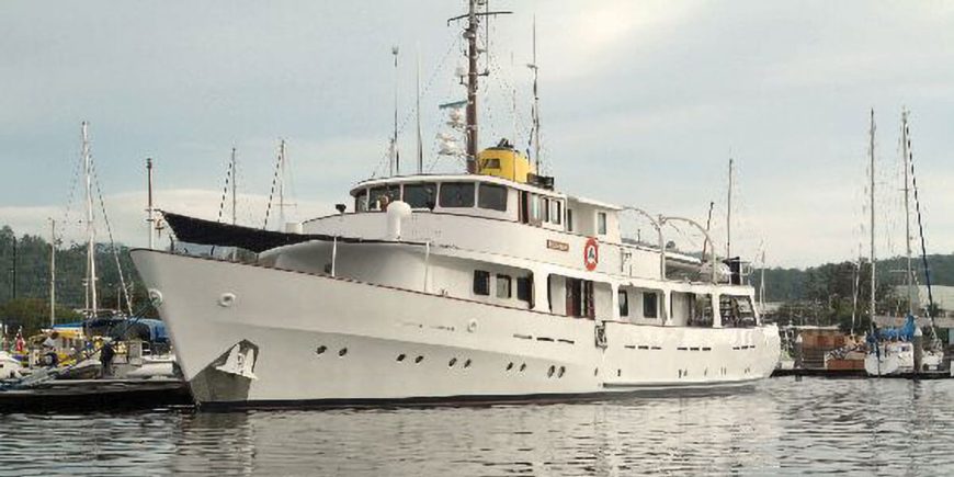 Lady Hoo | 1964 33.83m (111′) Classic Luxury Steel Motor Yacht from British shipyard Richards