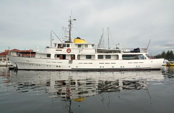 Lady Hoo | 1964 33.83m (111′) Classic Luxury Steel Motor Yacht from British shipyard Richards