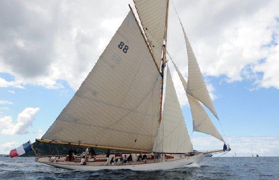 MOONBEAM OF FIFE III | 1903 30.94m (101’5″) Classic Cruising Wood Sail Yacht from British shipyard William Fife & Sons