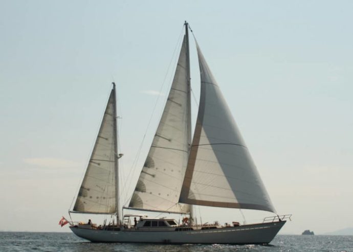 Meta IV | 1998 25.3m (83′) Cruising Teak Sail Yacht designed by American naval architect Thomas E. Colvin