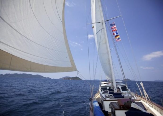 Meta IV | 1998 25.3m (83′) Cruising Teak Sail Yacht designed by American naval architect Thomas E. Colvin