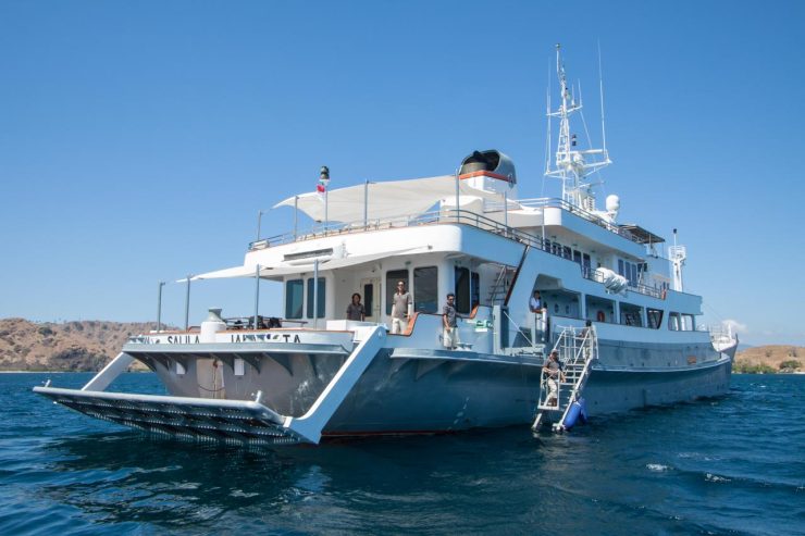 SALILA | 1991 58m (190’2″) Luxury Explorer Steel Motor Yacht from Japanese shipyard Kanasashi