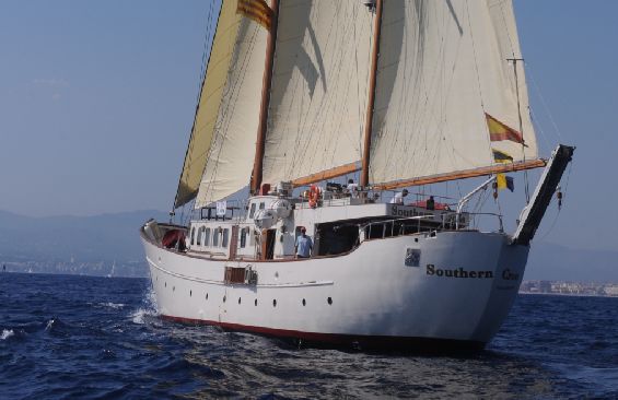 Southern Cross | 1962 33m (109’5″) Classic Luxury Motor Sailing Yacht from British shipyard Yarrow & Co