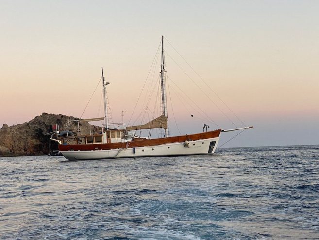 TRUE LOVE | 1944 23.55m (77’9″) Classic Ketch Motor Sail Yacht from German shipyard Burmester