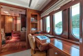 W EXPLORER | 2009 36.5m (119’7″) Luxury Steel Motor Yacht from Italian shipyard Benetti