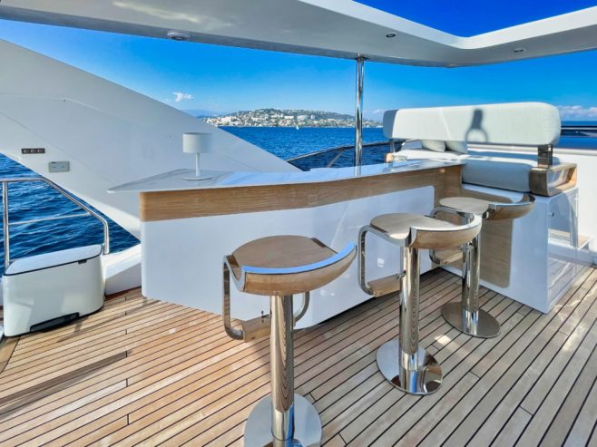 WAVE | 2019 26.78m (87’10”) Luxury Flybridge Performance Motor Yacht from Italian shipyard AZIMUT