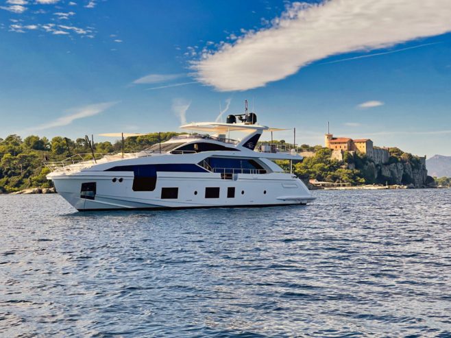 WAVE | 2019 26.78m (87’10”) Luxury Flybridge Performance Motor Yacht from Italian shipyard AZIMUT