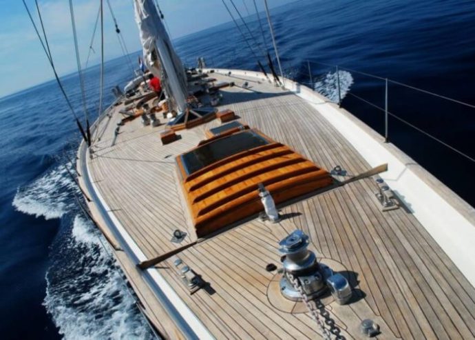 Whitefin | 1985 27.43m (90′) Classic Cruising Racer Sail Yacht from American shipyard Renaissance Yachts