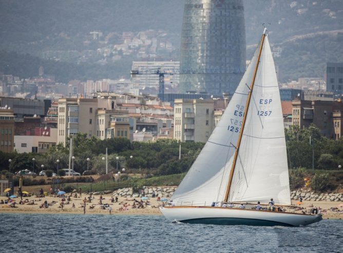 Yanira | 1954 17.9m (58’9″) Classic Cruising Racer Mahogany Sail Yacht custom made in Norway