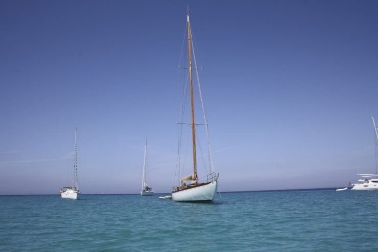 Yanira | 1954 17.9m (58’9″) Classic Cruising Racer Mahogany Sail Yacht custom made in Norway