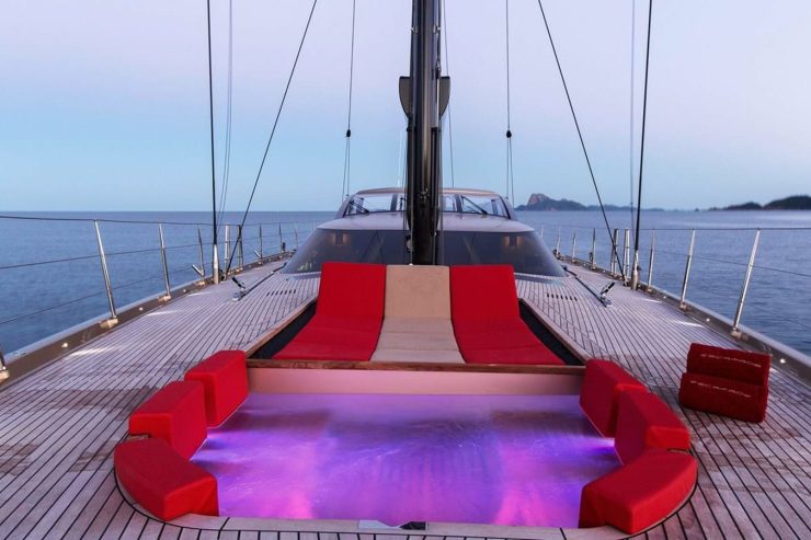 ESCAPADE | 2014 37.5m (123’1″) Dubois design Luxury Cruising Aluminium Sail Yacht from NZ shipyard Fitzroy Yachts