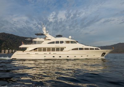 FELICITA-2002-35.35m-114′-7″-Benetti-Classic-115-for-sale-YachtDealz1