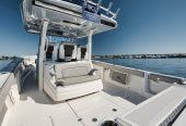 LOW RISE | 2022 12.19m (40′) Fast Sport Fisher Motor Yacht from American shipyard Pursuit Boats