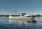 LOW RISE | 2022 12.19m (40′) Fast Sport Fisher Motor Yacht from American shipyard Pursuit Boats