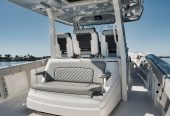 LOW RISE | 2022 12.19m (40′) Fast Sport Fisher Motor Yacht from American shipyard Pursuit Boats