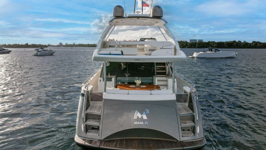 M3 | 2013 22.99m (75’5″) Luxury High Performance Flybridge Motor Yacht from Italian shipyard RIVA