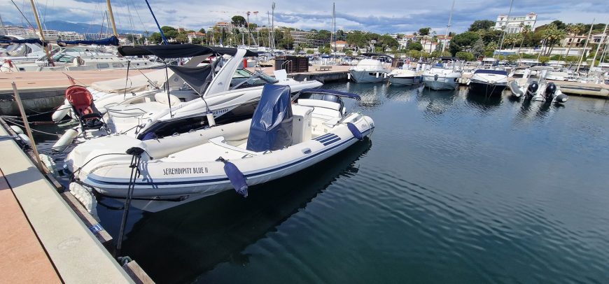 SERENDIPITY BLUE | 2004 26.1m (85’6″) Luxury Flybridge Motor Yacht from Italian shipyard Falcon Yachts