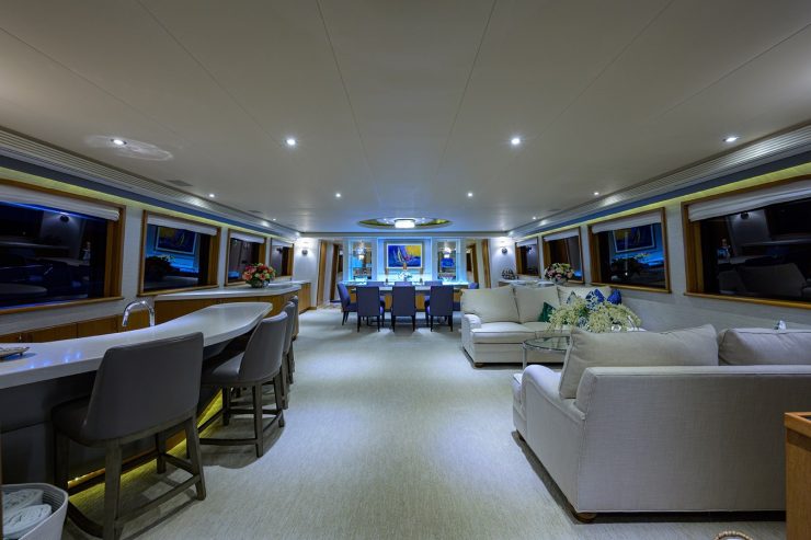 SUPERSTAR | 2001 34.14m (112′) Luxury Raised Pilothouse Motor Yacht from American shipyard WESTPORT