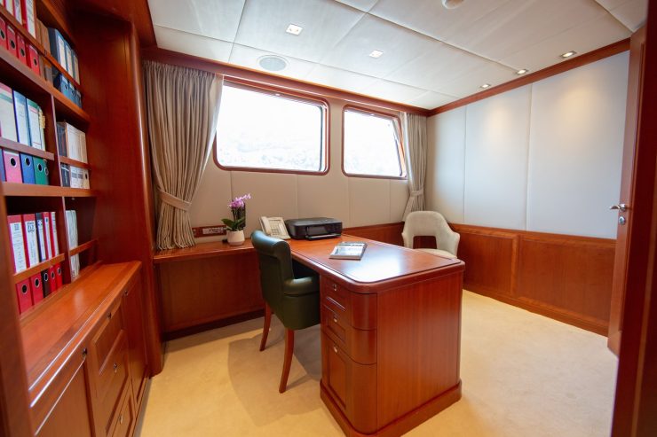 CORNELIA | 2006 34m (111.7ft) RMK MARINE MOTOR YACHT