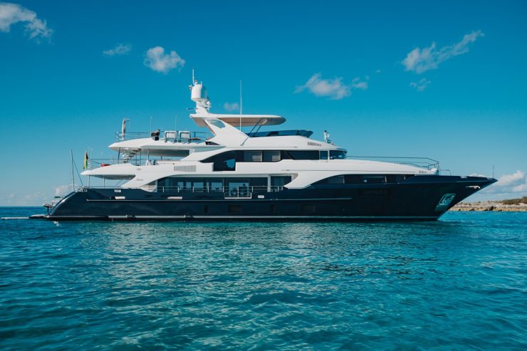 COUNTLESS | 2016 40.23m (132′) Luxury Tri-Deck Motor Yacht from renowned Italian shipyard BENETTI