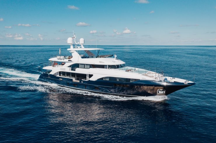 COUNTLESS | 2016 40.23m (132′) Luxury Tri-Deck Motor Yacht from renowned Italian shipyard BENETTI