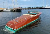 BERKELEY SQUARE | 1958/2020 8m (26ft) Luxury Motorboat built Italian shipyard Riva