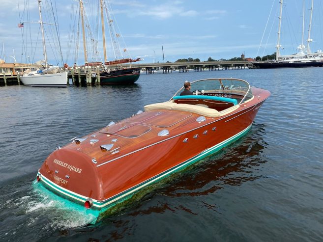 BERKELEY SQUARE | 1958/2020 8m (26ft) Luxury Motorboat built Italian shipyard Riva