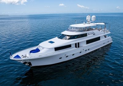 BLUE-TIME-2015-34.14m-112-Westport-112-Motor-Yacht-for-sale-YachtDealz5