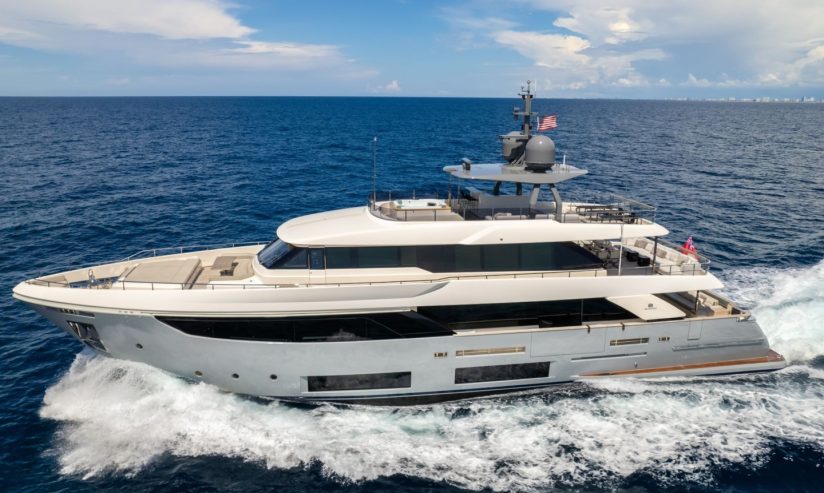 OCEAN Z | 2018 33m (108’2″) Ferretti