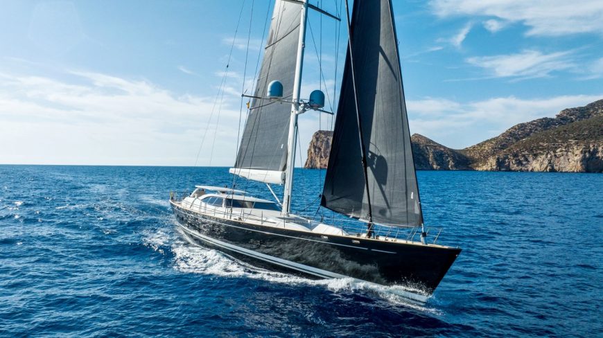 LADY M | 2006 38.9m (127’7″) Fitzroy Yachts