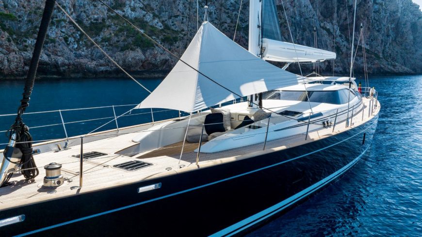 LADY M | 2006 38.9m (127’7″) Fitzroy Yachts