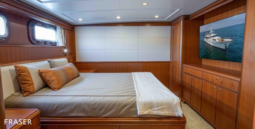 NEREUS | 1969 32m (105′) Classic FEADSHIP Motor Yacht