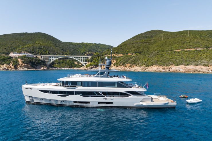 PHOENIX | 2021 40.8m (133.11ft) Oasis 40 Benetti Motor Yacht