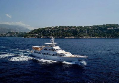 CLASSIC-40M-BENETTI-39.5m-129822-Motor-Yacht-for-sale-YachtDealz22